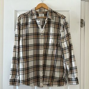 American Eagle Men’s light weight flannel